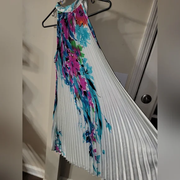 Floral Sleeveless Dress - Picture 6 of 6